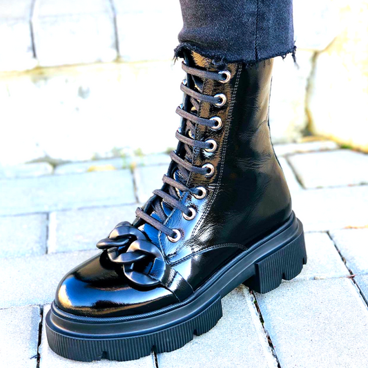 Lacquered leather boots with chains