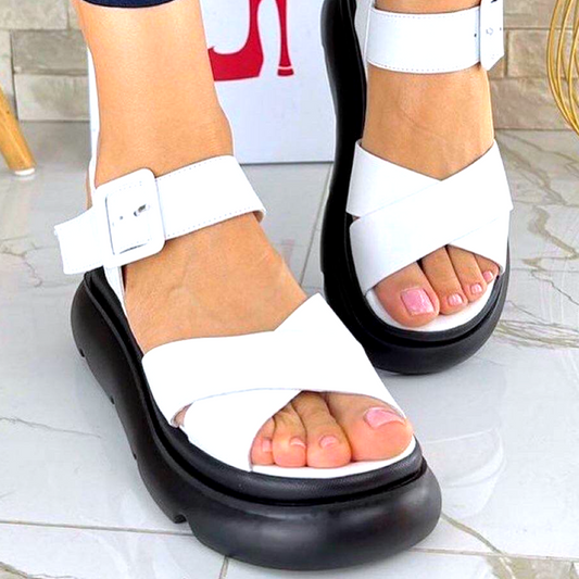 Trendy shoes on massive sole with colour elements - WHITE