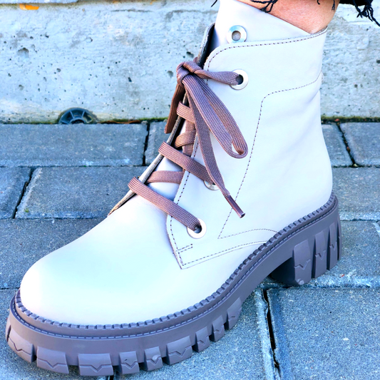 Powder-coloured leather boots buy online